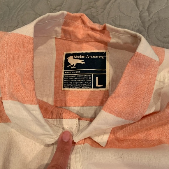 Large button up shirt - Picture 2 of 2